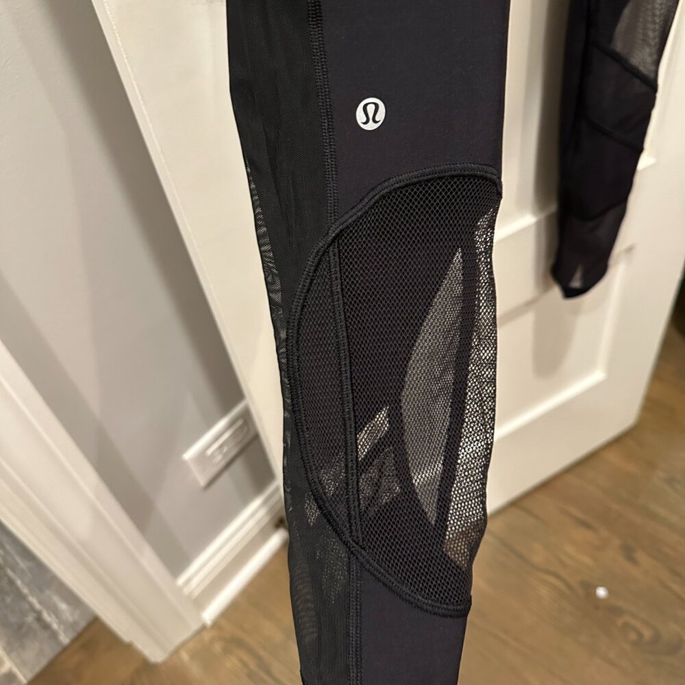 Lululemon Size 4 Black Mesh/Net legging